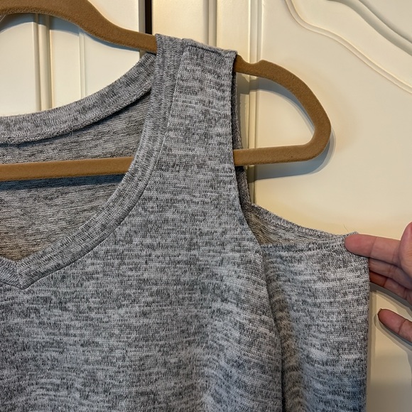 Women’s Heather Gray V-Neck Cold Shoulder Sweater Large - Picture 2 of 6